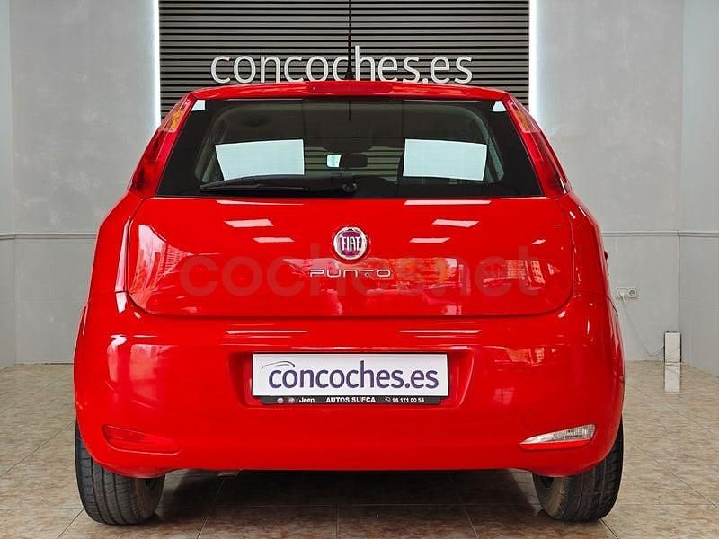 Usado Fiat Punto Easy 75 CV (55 kW) 2016 Rojo Utilitario