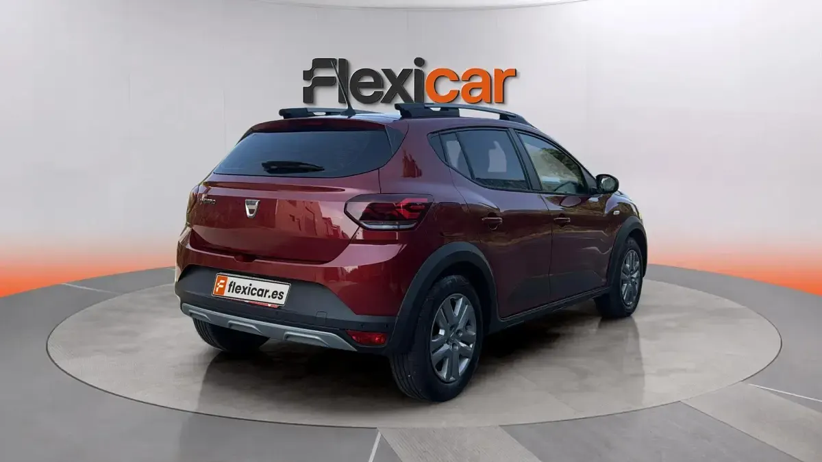 Usado Dacia Sandero Essentiel 101 CV (74 kW) 2022 Rojo Berlina
