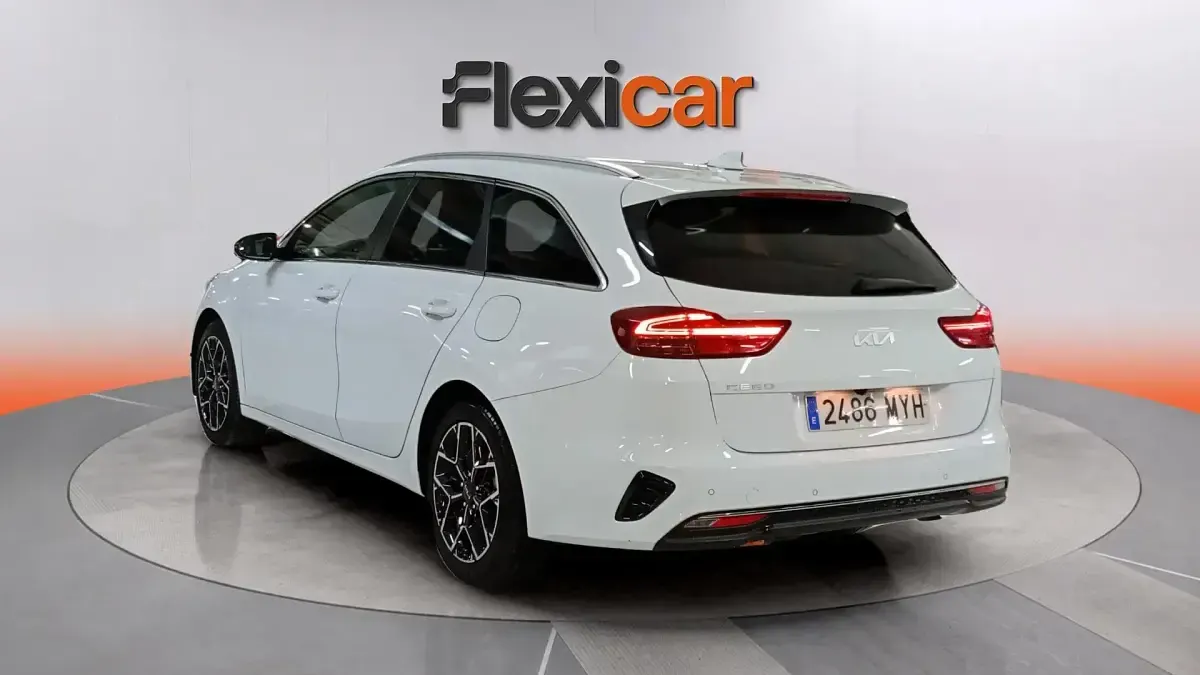Usado Kia Ceed Style 101 HP (74 kW) 2025 Branco Citadino