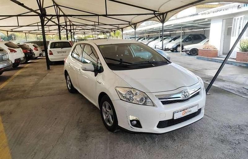 Käytetty Toyota Auris Hybrid Active 136 HP (100 kW) 2011 Valkoinen Sedan