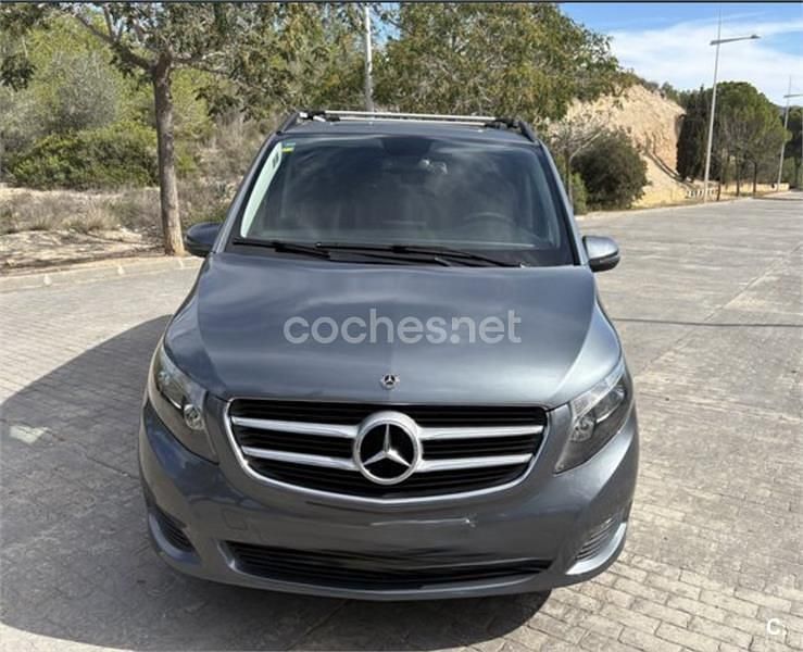 Usado Mercedes V220 Exclusive 163 CV (119 kW) 2018 Gris / plata Monovolumen