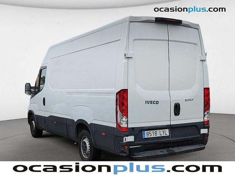 Usado Iveco Daily 156 CV (114 kW) 2022 Blanco Familiar