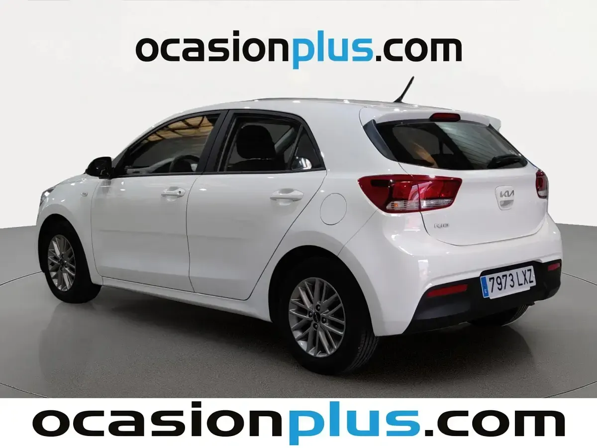Usado Kia Rio 84 CV (61 kW) 2022 Blanco Utilitario