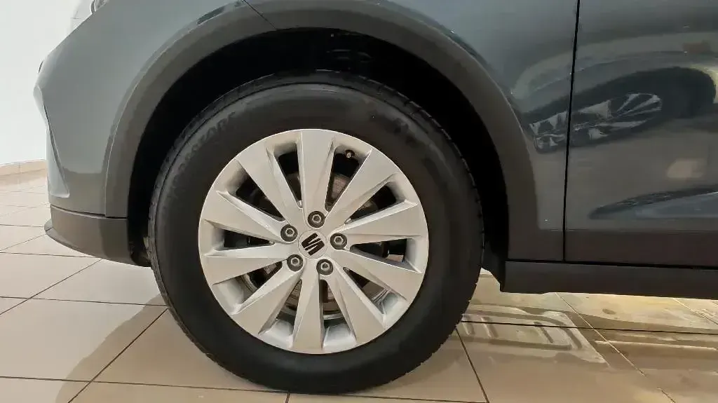Usado Seat Arona Style 115 CV (84 kW) 2025 Gris SUV