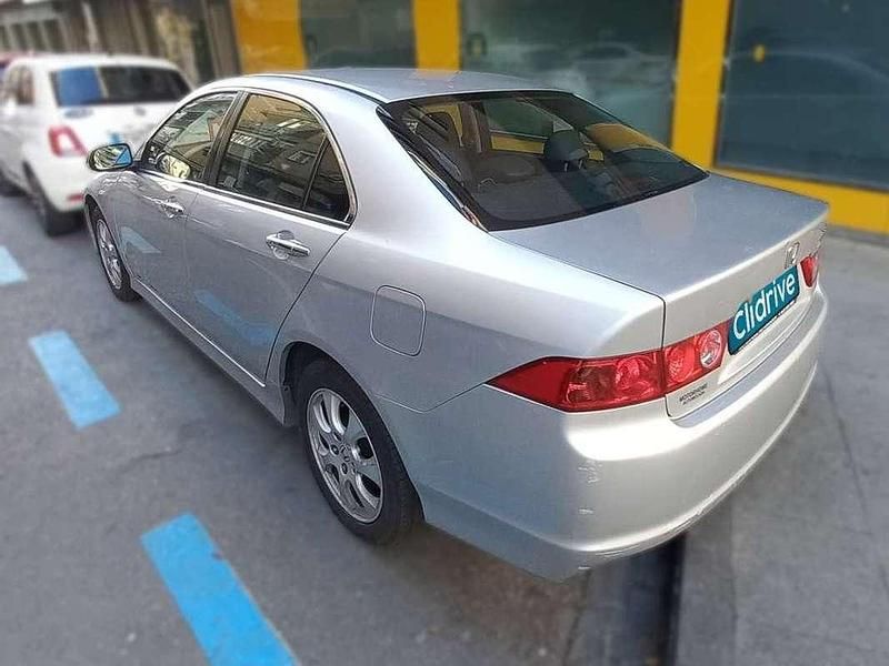Usado Honda Accord Elegance 156 CV (114 kW) 2007 Gris / plata Berlina