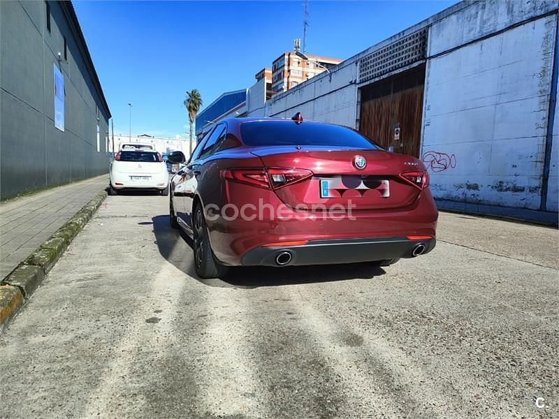 Usado Alfa Romeo Giulia Super 180 CV (132 kW) 2016 Rojo Berlina