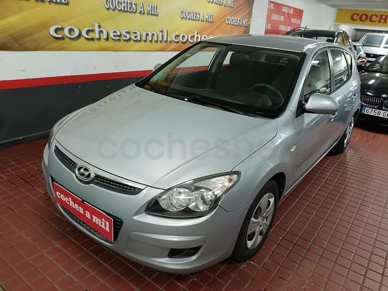 Usado Hyundai i30 Classic 109 CV (80 kW) 2009 Beige Berlina