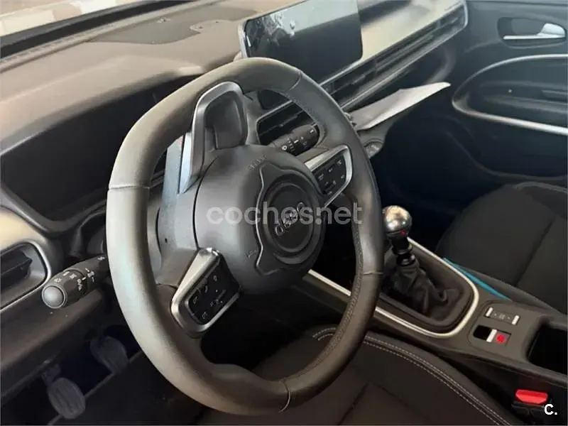 Usado Jeep Avenger 100 CV (73 kW) 2023 Gris / plata SUV