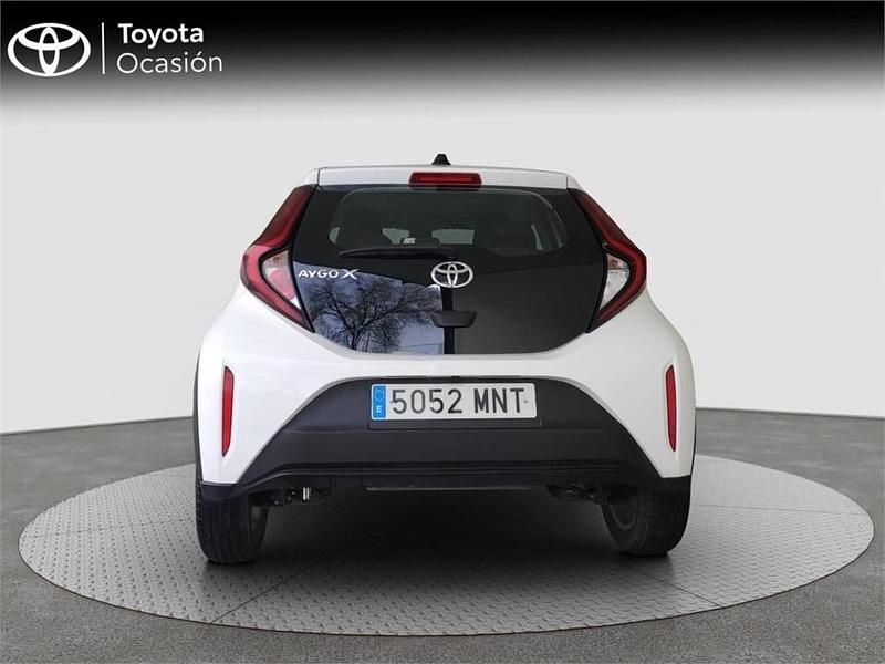 Usado Toyota Aygo X Play 72 CV (52 kW) 2024 Blanco SUV