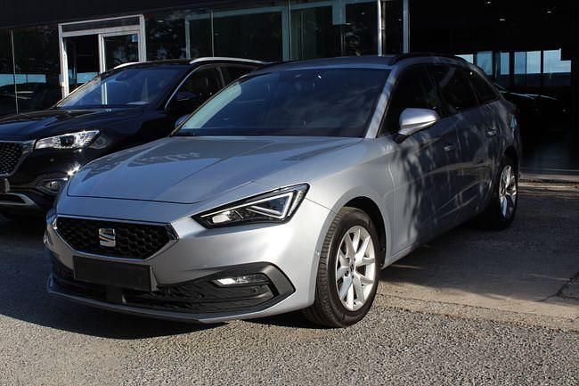 Usado Seat Leon Style 111 CV (81 kW) 2022 Gris Berlina
