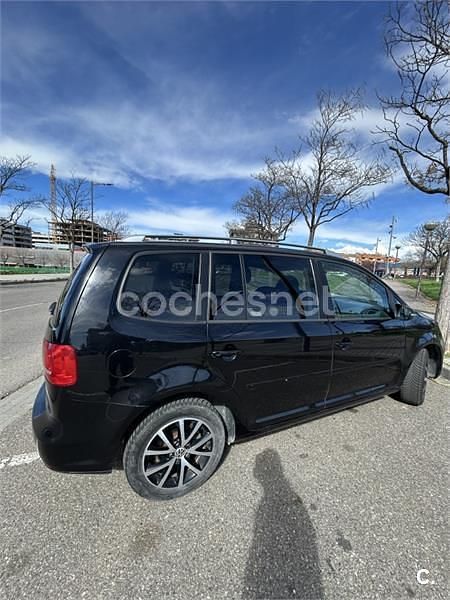 Usado VW Touran Edition 105 CV (77 kW) 2010 Negro Monovolumen