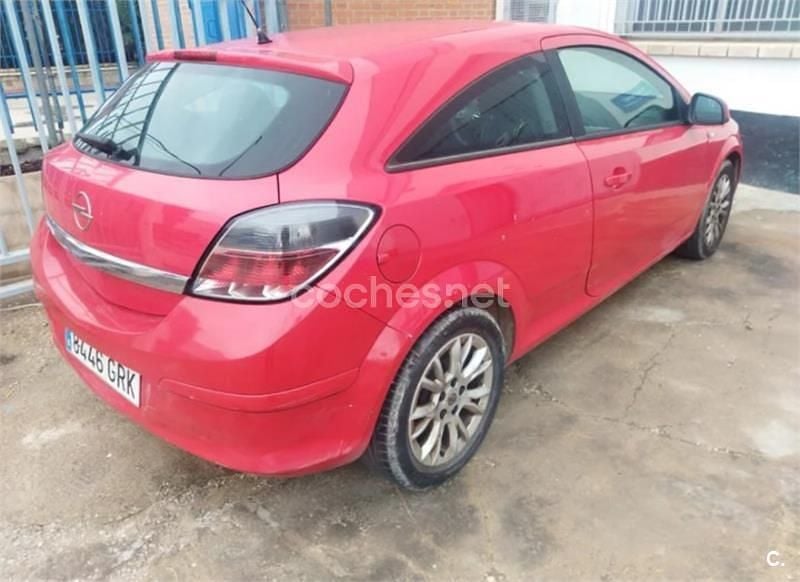 Usado Opel Astra GTC Energy 110 CV (80 kW) 2009 Rojo Berlina