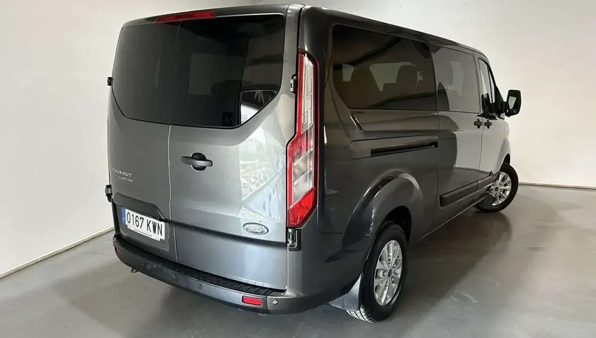 Usado Ford Transit Custom Trend 131 CV (96 kW) 2019 Burdeos Familiar
