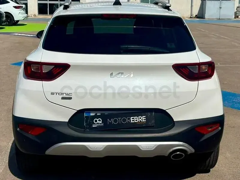 Usado Kia Stonic Style 100 CV (73 kW) 2025 Blanco SUV