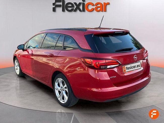 Usado Opel Astra Edition 110 CV (80 kW) 2020 Rojo Familiar