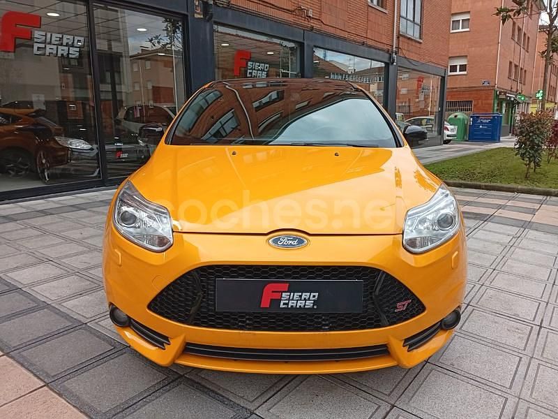 Usado Ford Focus ST 250 CV (183 kW) 2012 Naranja Berlina