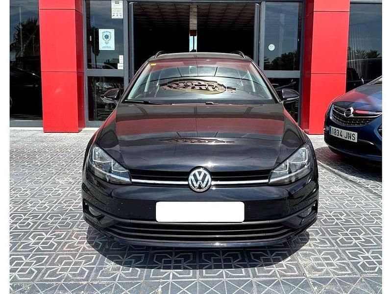 Usado VW Golf VII 116 CV (85 kW) 2020 Negro Familiar