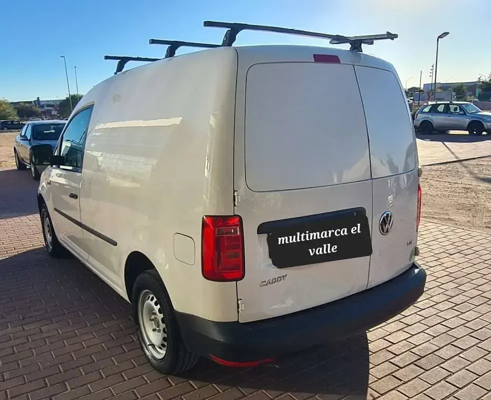 Usado VW Caddy 75 CV (55 kW) 2018 Blanco Monovolumen