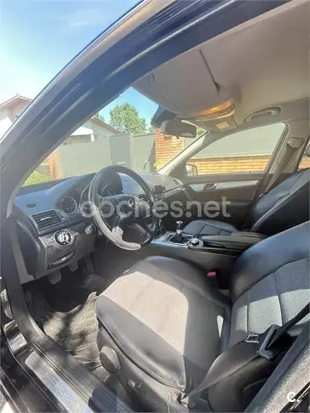 Usado Mercedes C200 Elegance 136 CV (100 kW) 2010 Negro Berlina