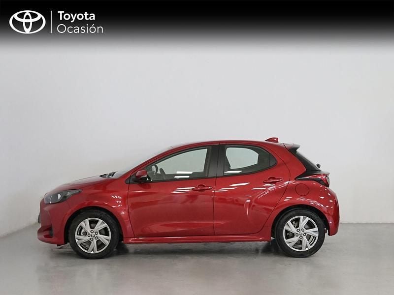 Usado Toyota Yaris Hybrid Active 116 CV (85 kW) 2025 Rojo