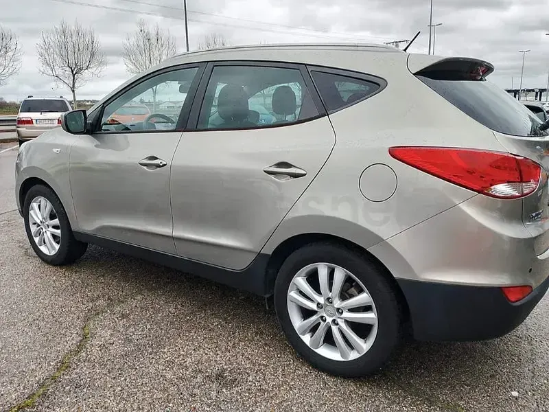 Usado Hyundai ix35 Comfort 136 CV (100 kW) 2010 Gris / plata SUV