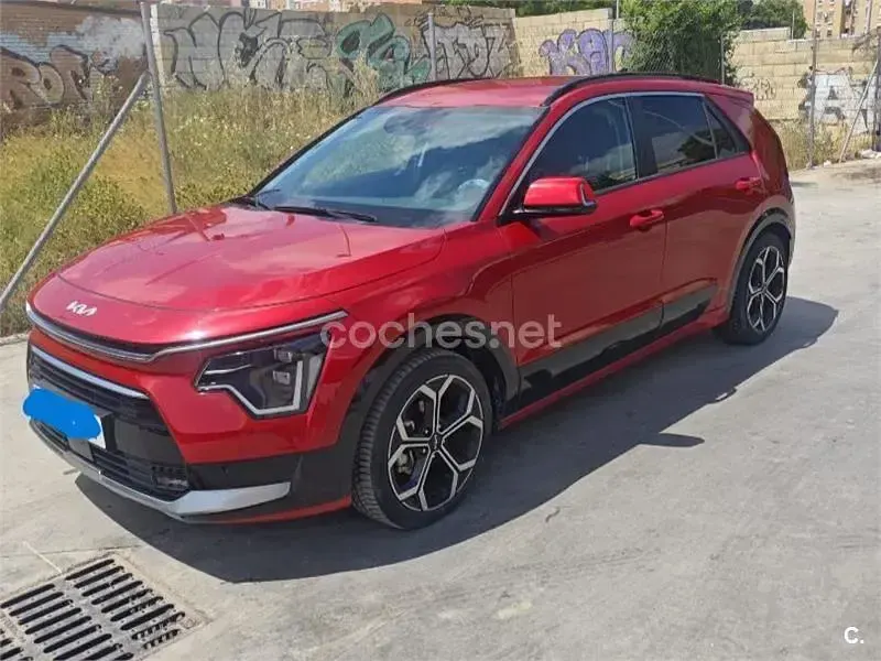 Usado Kia Niro 141 CV (103 kW) 2022 Rojo SUV