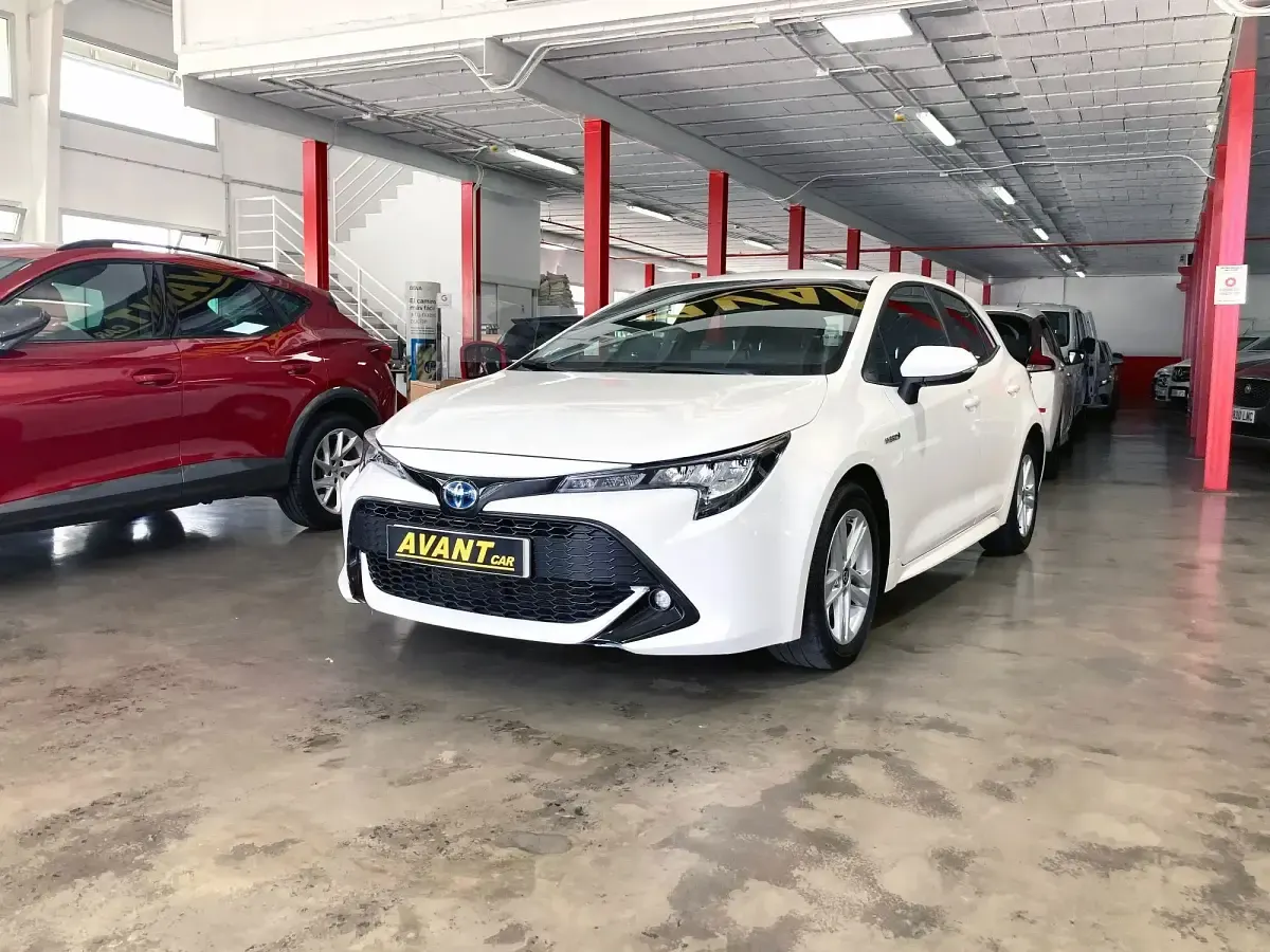 Usado Toyota Corolla Business Edition 122 CV (89 kW) 2021 Blanco Berlina