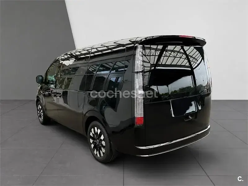 Usado Hyundai Staria Style 225 CV (165 kW) 2026 Negro Monovolumen
