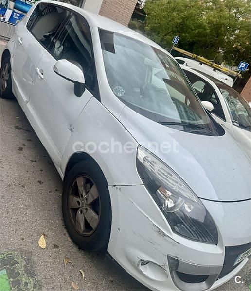 Usado Renault Scénic III Dynamique 110 CV (80 kW) 2011 Blanco Monovolumen