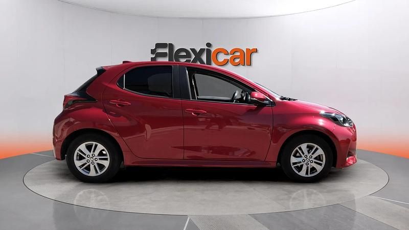 Usado Toyota Yaris Edition 125 CV (91 kW) 2022 Rojo Utilitario