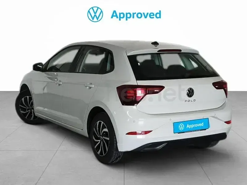 Usado VW Polo Life 95 CV (69 kW) 2023 Gris / plata Utilitario