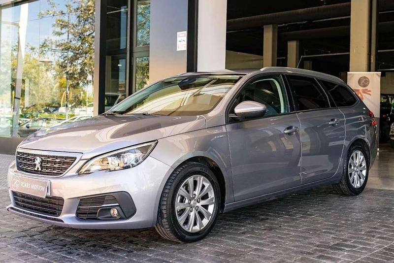 Usado Peugeot 308 SW Active 131 CV (96 kW) 2019 Gris Familiar