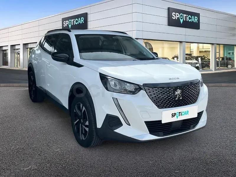 Usado Peugeot 2008 Allure 100 CV (73 kW) 2022 Blanco SUV