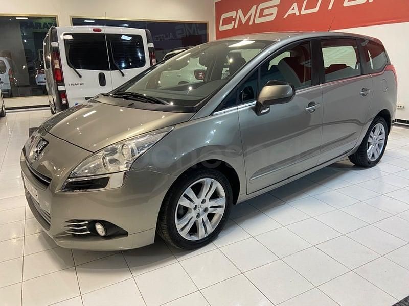 Usado Peugeot 5008 Family 150 CV (110 kW) 2012 Beige Monovolumen