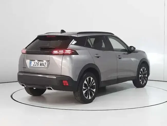 Usado Peugeot 2008 Allure 130 CV (95 kW) 2024 Gris SUV