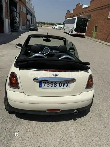 Usado Mini One Cabriolet 90 CV (66 kW) 2010 Beige Descapotable
