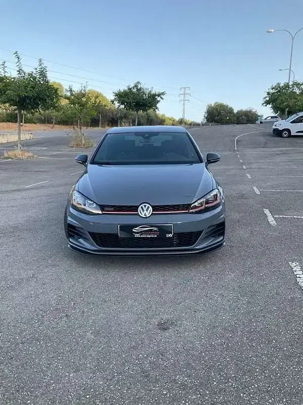 Usado VW Golf VII GTI 290 CV (213 kW) 2019 Gris Utilitario