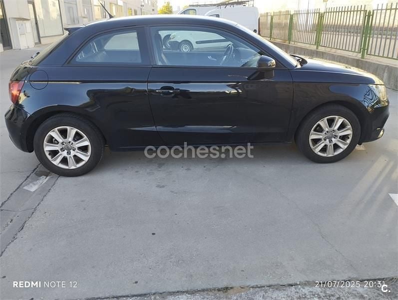 Negro Usado 2011 Audi A1 Attraction Utilitario | 7600 € (Precio justo) - Imagen 1/4