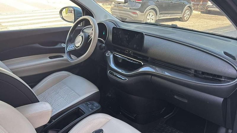 Usado Fiat 500e La Prima 86 kW (118 CV) 2021 Gris Utilitario