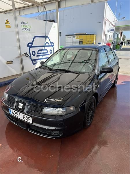 Usado Seat Leon Sport 150 CV (110 kW) 2001 Negro Utilitario