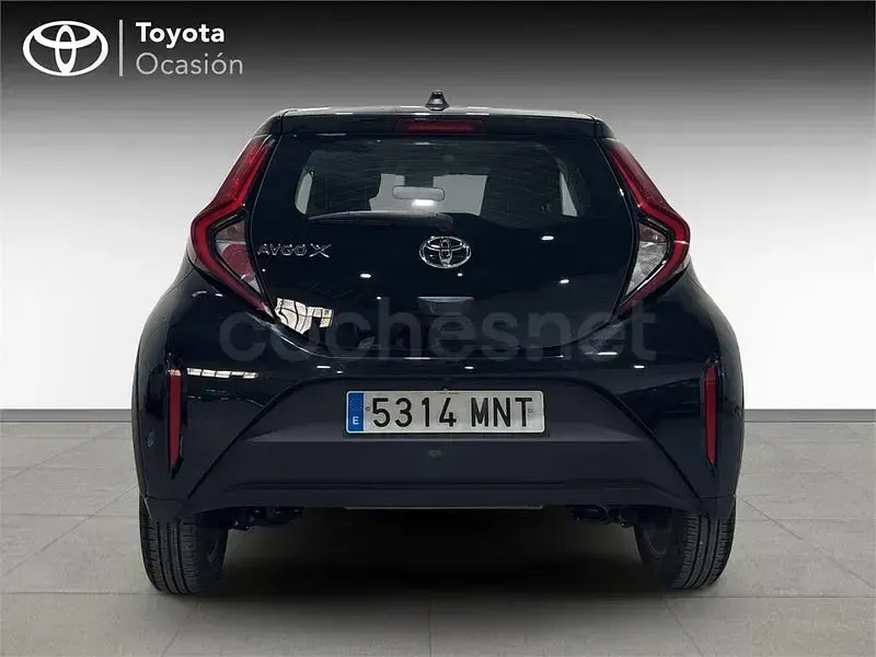 Usado Toyota Aygo X Play 72 CV (52 kW) 2024 Negro SUV