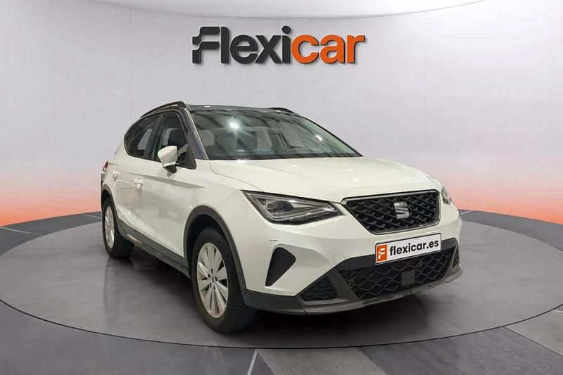 Usado Seat Arona Style 110 CV (80 kW) 2023 Blanco SUV