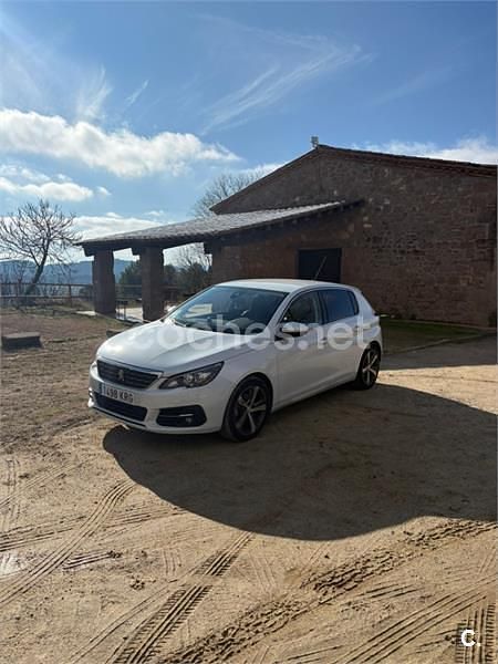 Usado Peugeot 308 Allure 130 CV (95 kW) 2018 Blanco Berlina