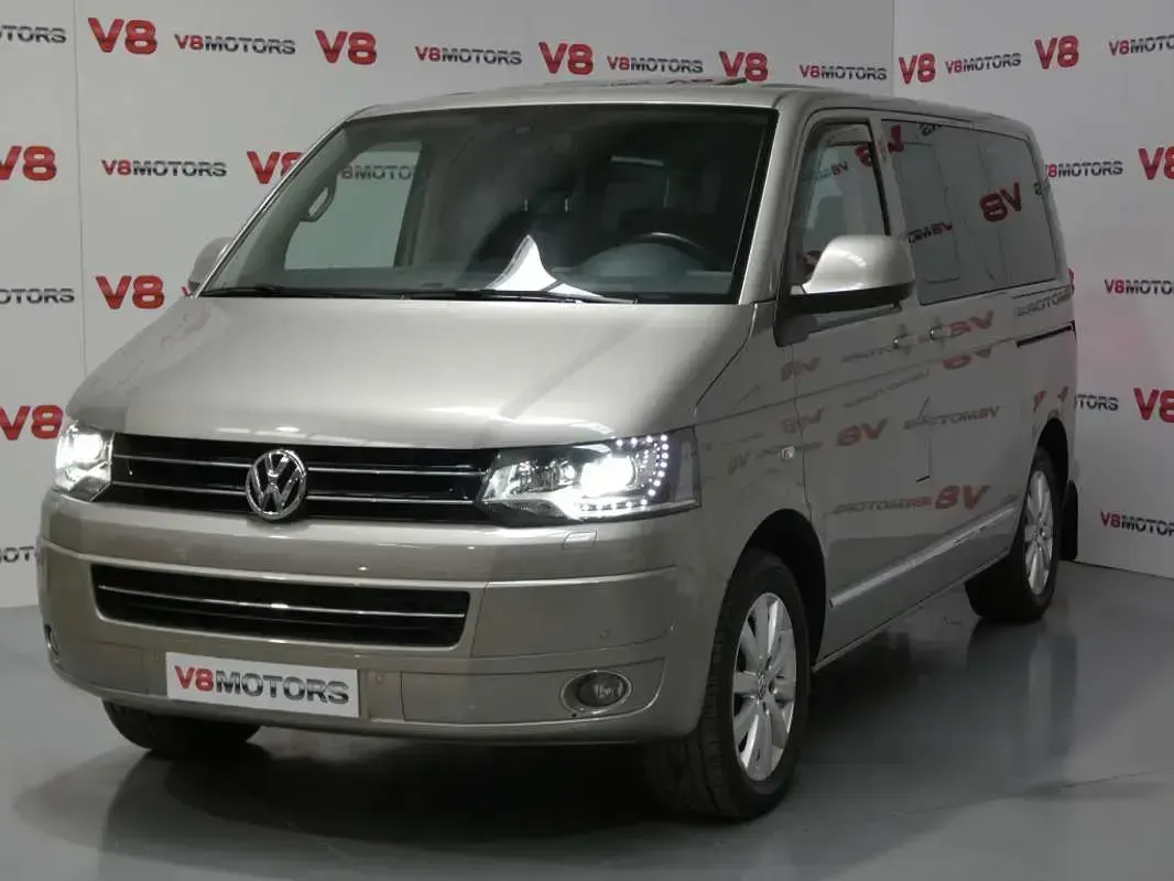 Usado VW Multivan Highline 179 CV (131 kW) 2013 Gris Monovolumen