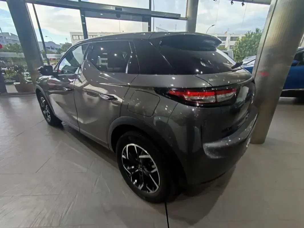 Usado DS Automobiles DS3 Crossback So Chic 102 CV (75 kW) 2020 Gris SUV