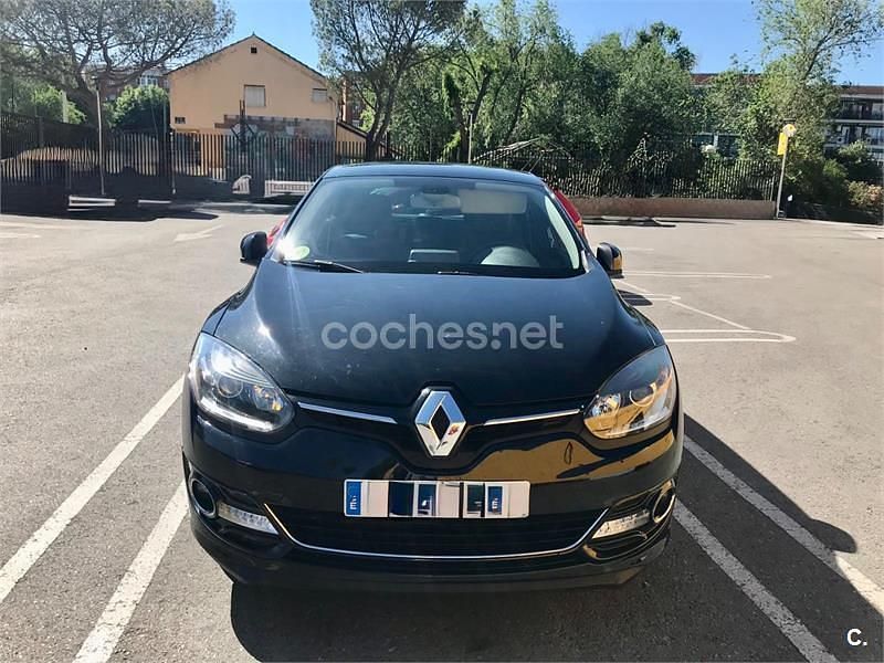 Negro Usado 2015 Renault Mégane III Bose Edition Berlina | 9000 € - Imagen 1/4