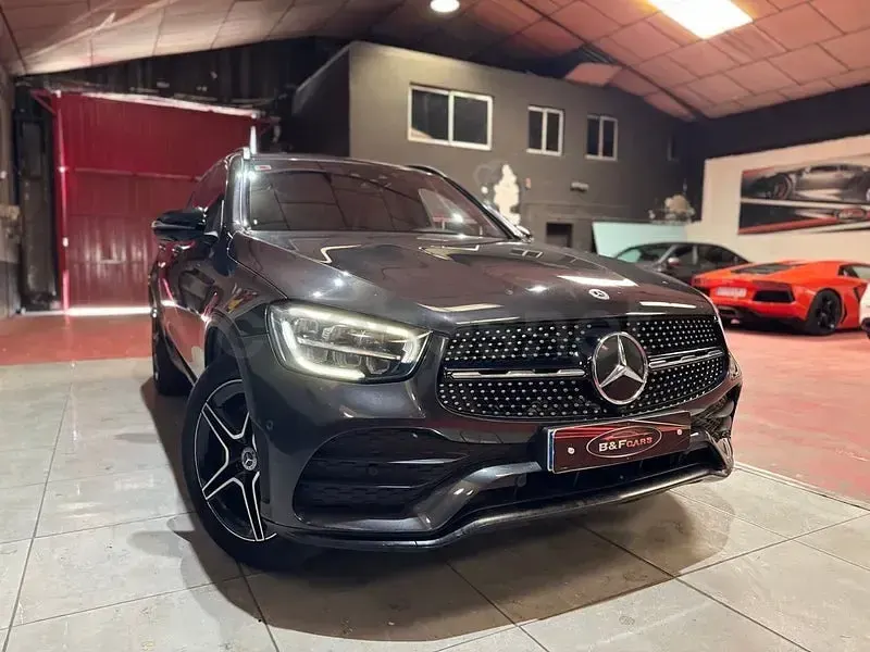 Usado Mercedes GLC300 245 CV (180 kW) 2020 Gris / plata SUV