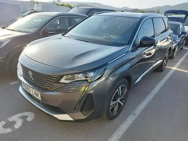 Usado Peugeot 5008 GT 130 CV (95 kW) 2021 Marrón SUV