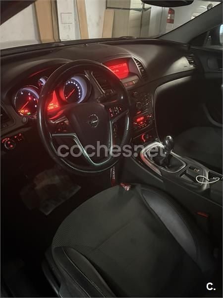 Usado Opel Insignia Sport 160 CV (117 kW) 2011 Negro Familiar