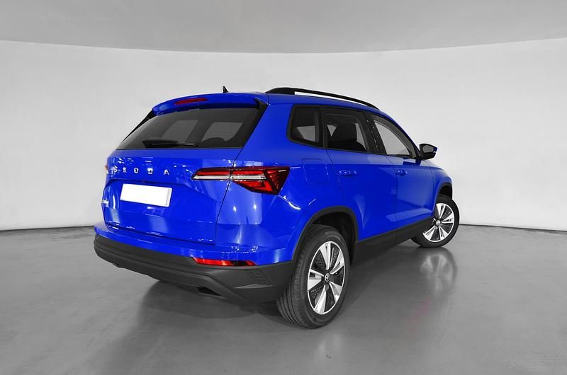 Usado Skoda Karoq Ambition 110 CV (80 kW) 2022 Azul energy SUV